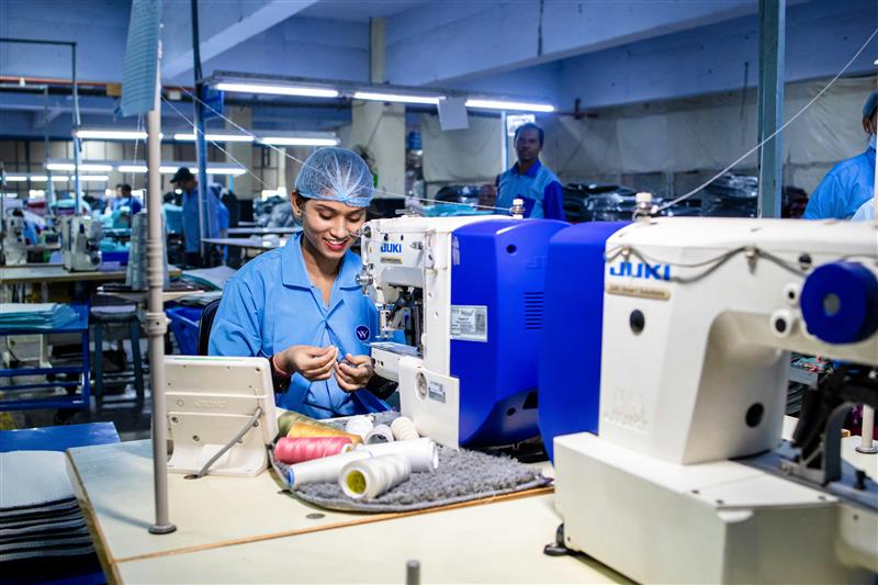 Real audit walkthrough on a garment factory floor